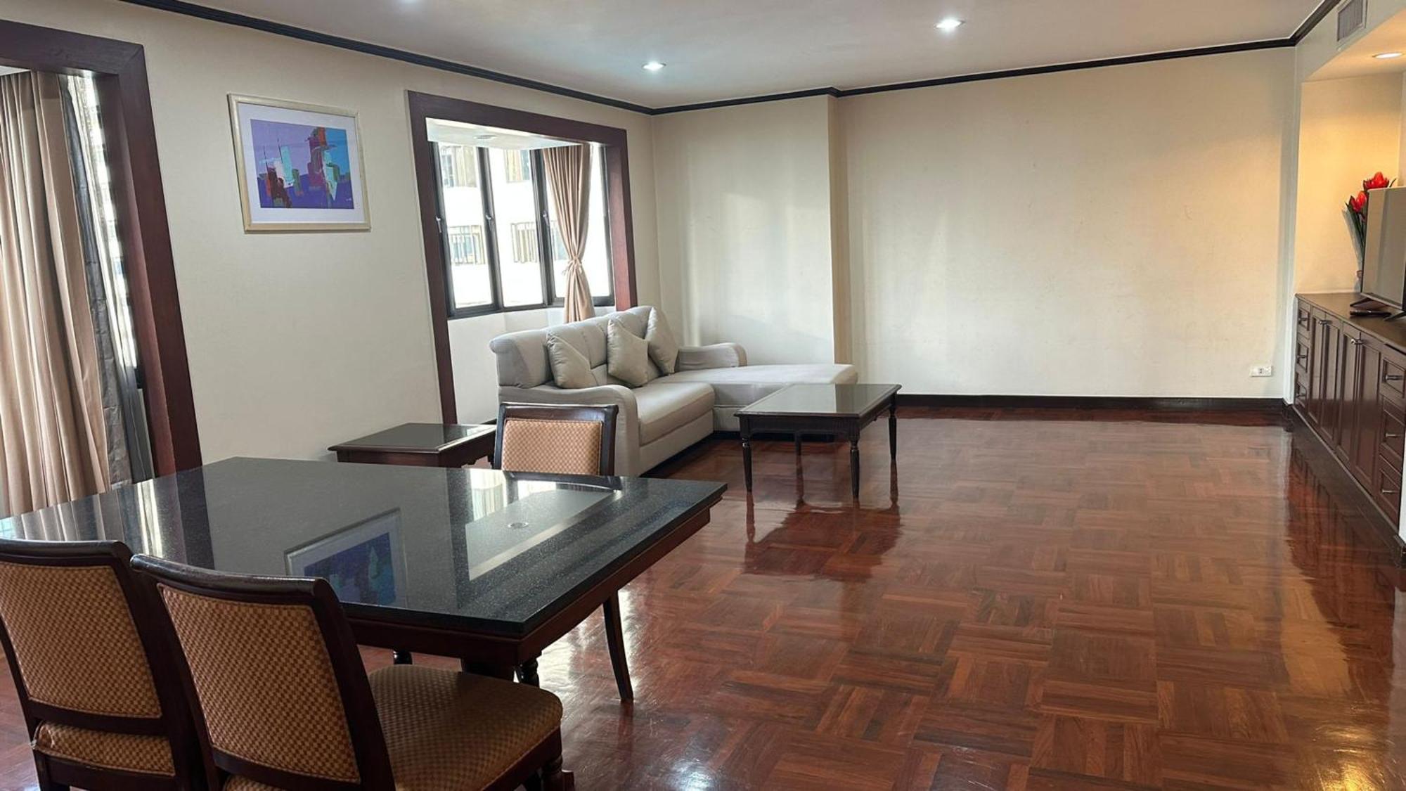 Omni Tower Sukhumvit Nana Direct Hotel Банкок Екстериор снимка