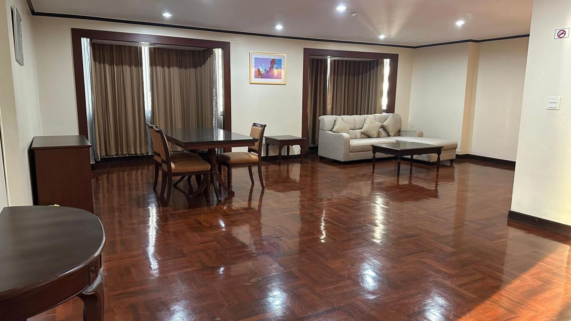 Omni Tower Sukhumvit Nana Direct Hotel Банкок Екстериор снимка