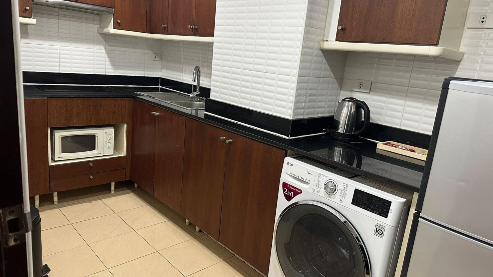 Omni Tower Sukhumvit Nana Direct Hotel Банкок Екстериор снимка