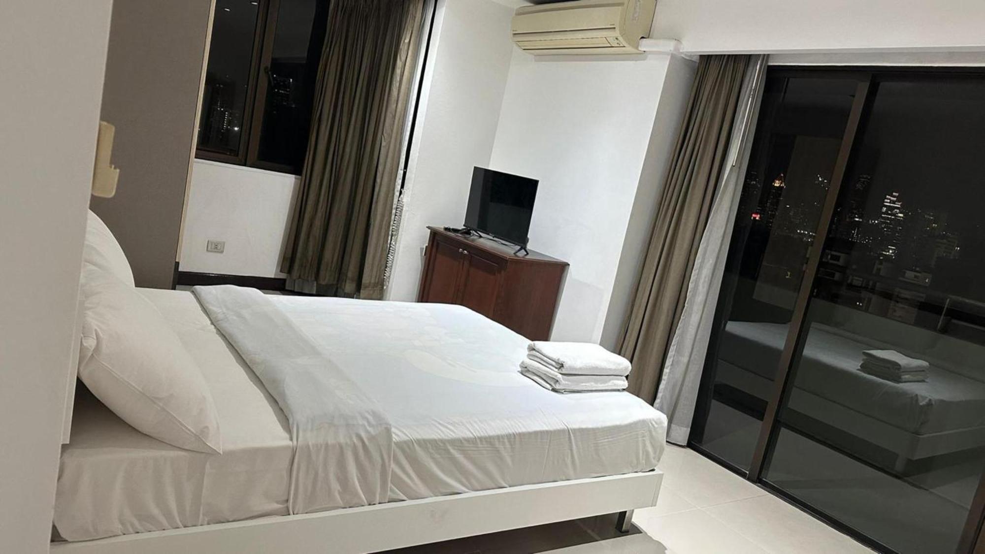 Omni Tower Sukhumvit Nana Direct Hotel Банкок Екстериор снимка