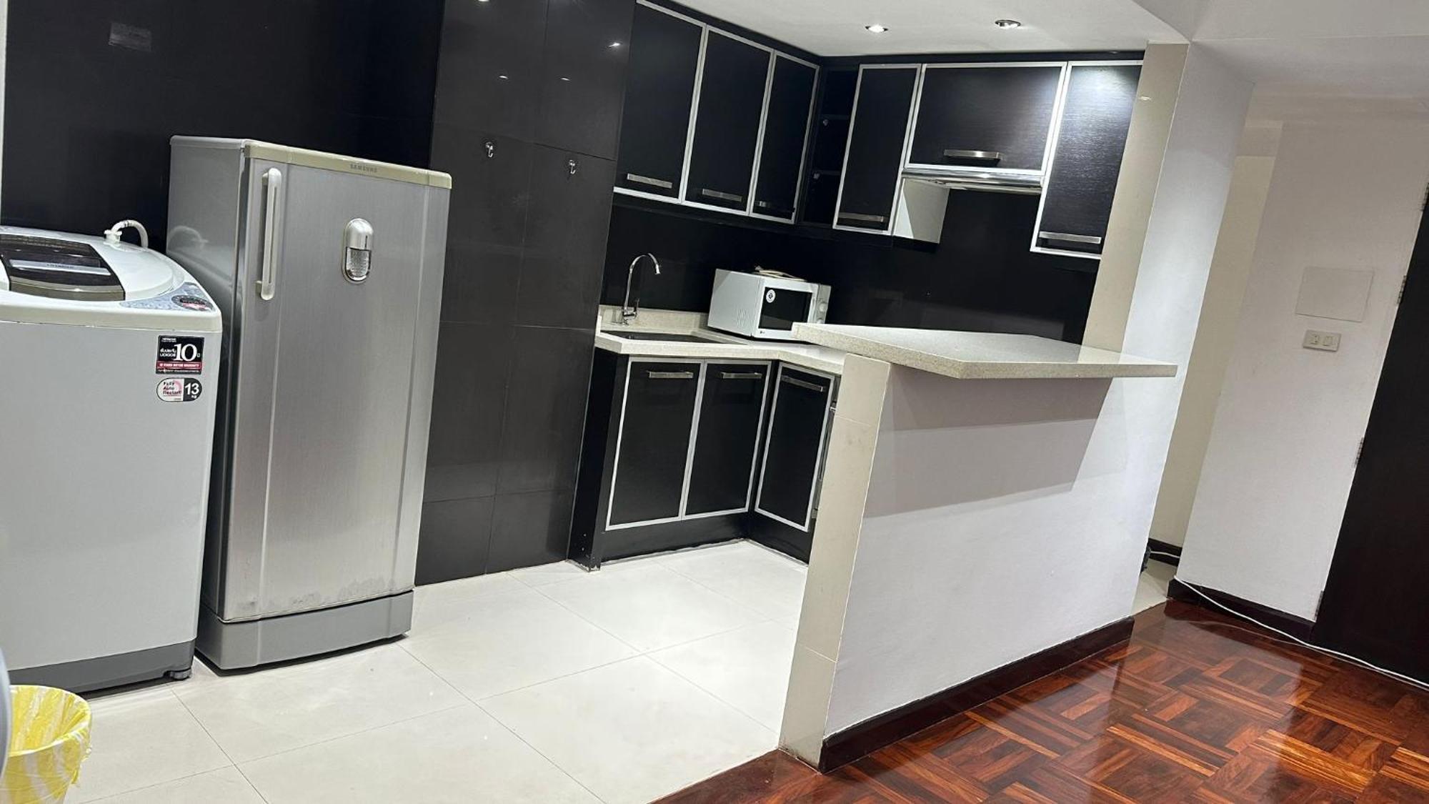 Omni Tower Sukhumvit Nana Direct Hotel Банкок Екстериор снимка
