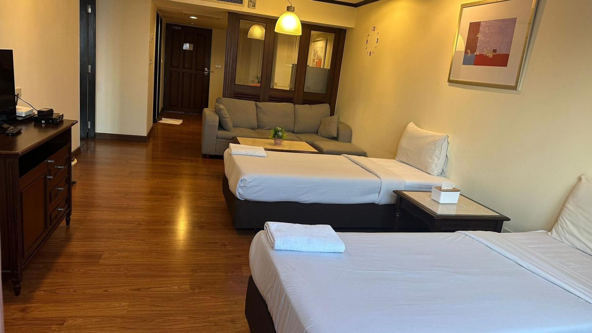 Omni Tower Sukhumvit Nana Direct Hotel Банкок Екстериор снимка