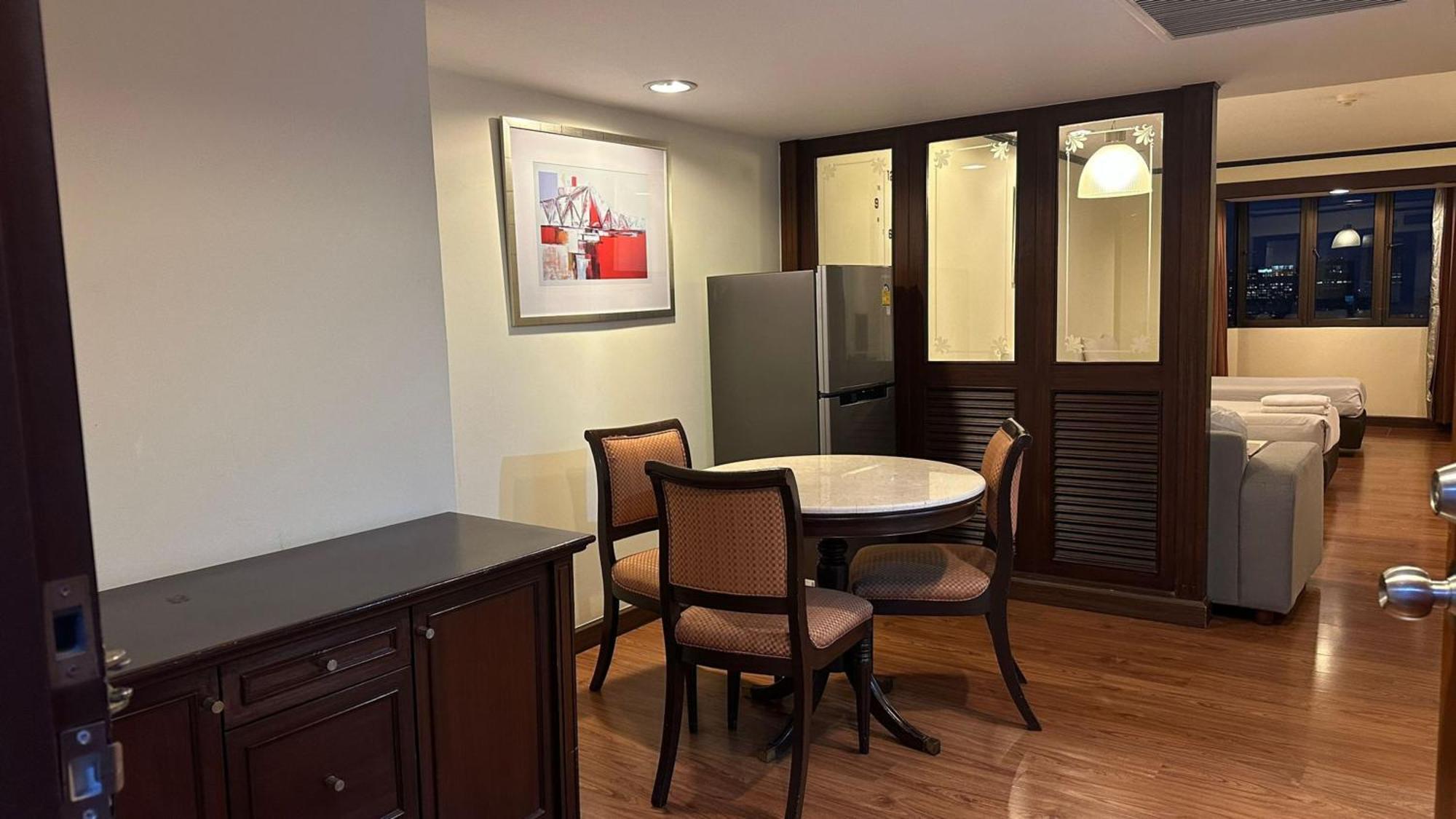 Omni Tower Sukhumvit Nana Direct Hotel Банкок Екстериор снимка