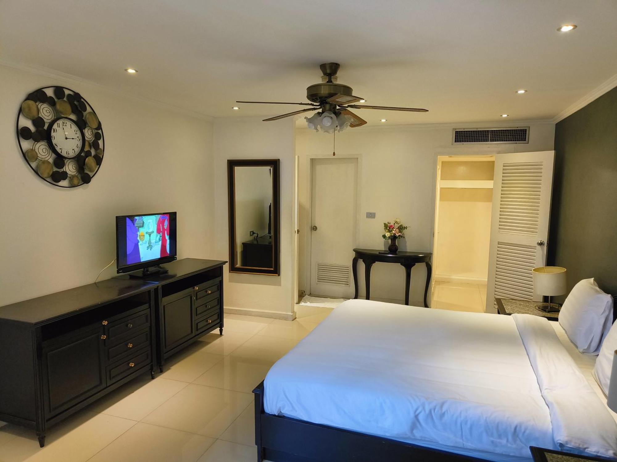 Omni Tower Sukhumvit Nana Direct Hotel Банкок Екстериор снимка