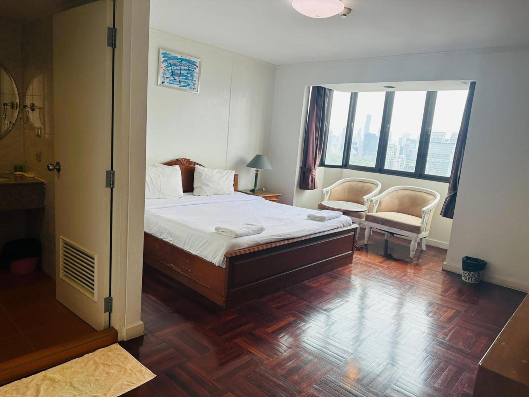 Omni Tower Sukhumvit Nana Direct Hotel Банкок Екстериор снимка
