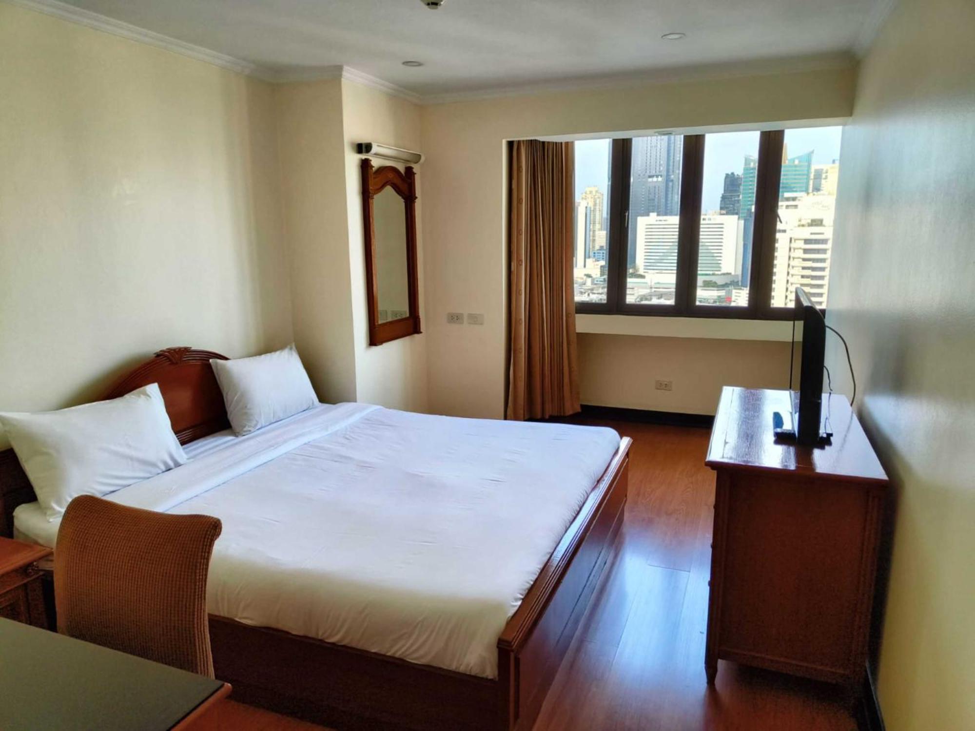 Omni Tower Sukhumvit Nana Direct Hotel Банкок Екстериор снимка