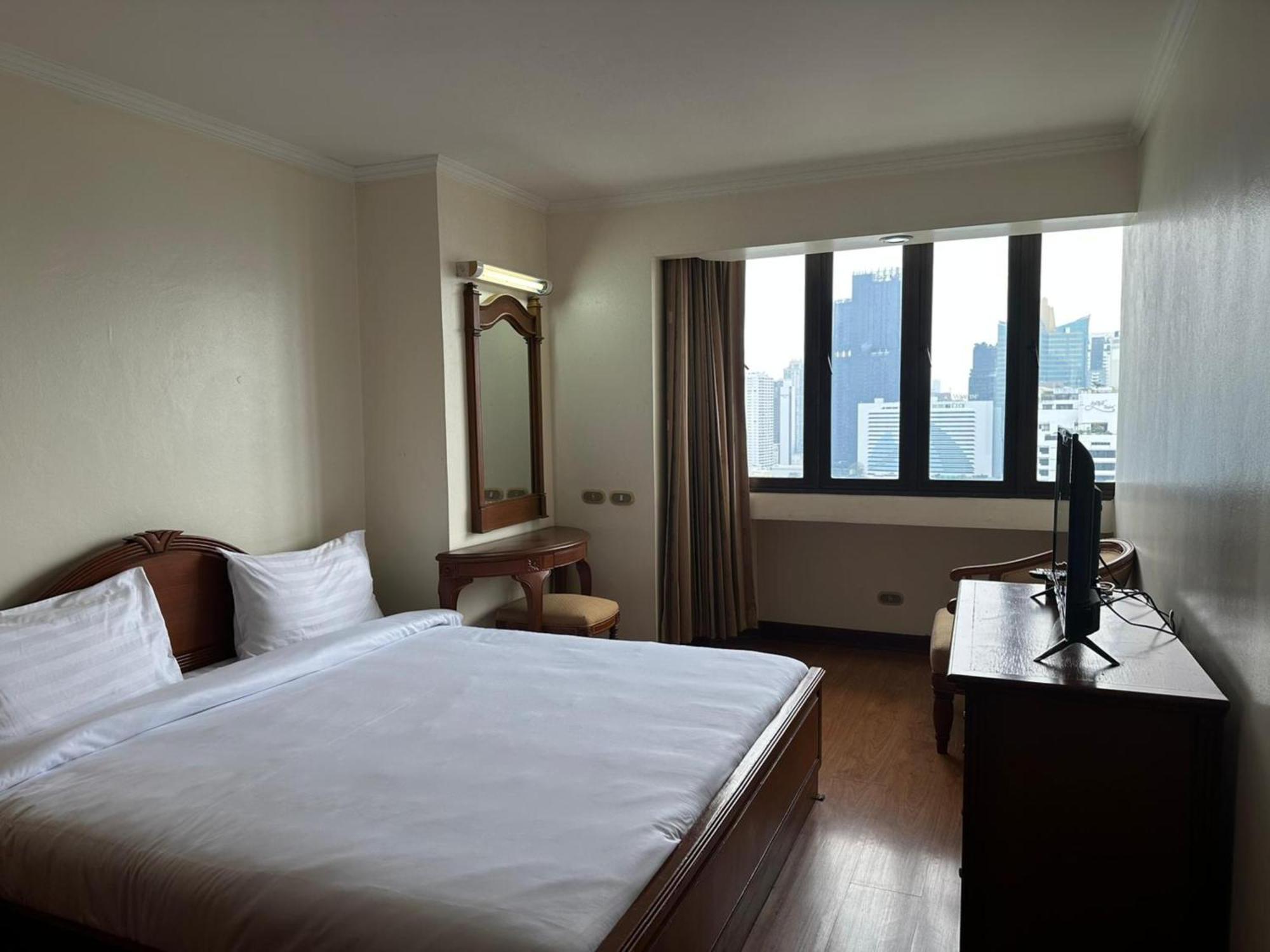 Omni Tower Sukhumvit Nana Direct Hotel Банкок Екстериор снимка