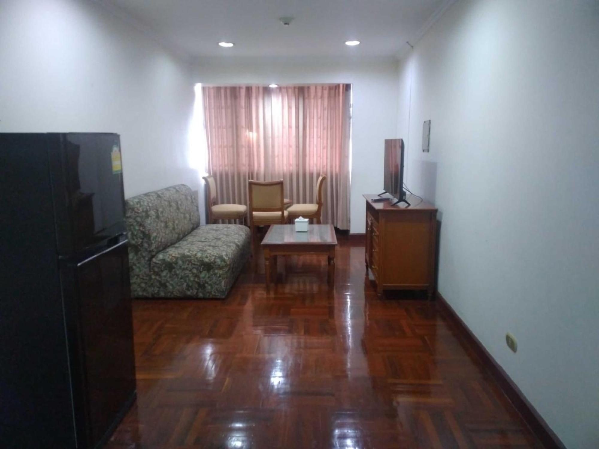 Omni Tower Sukhumvit Nana Direct Hotel Банкок Екстериор снимка