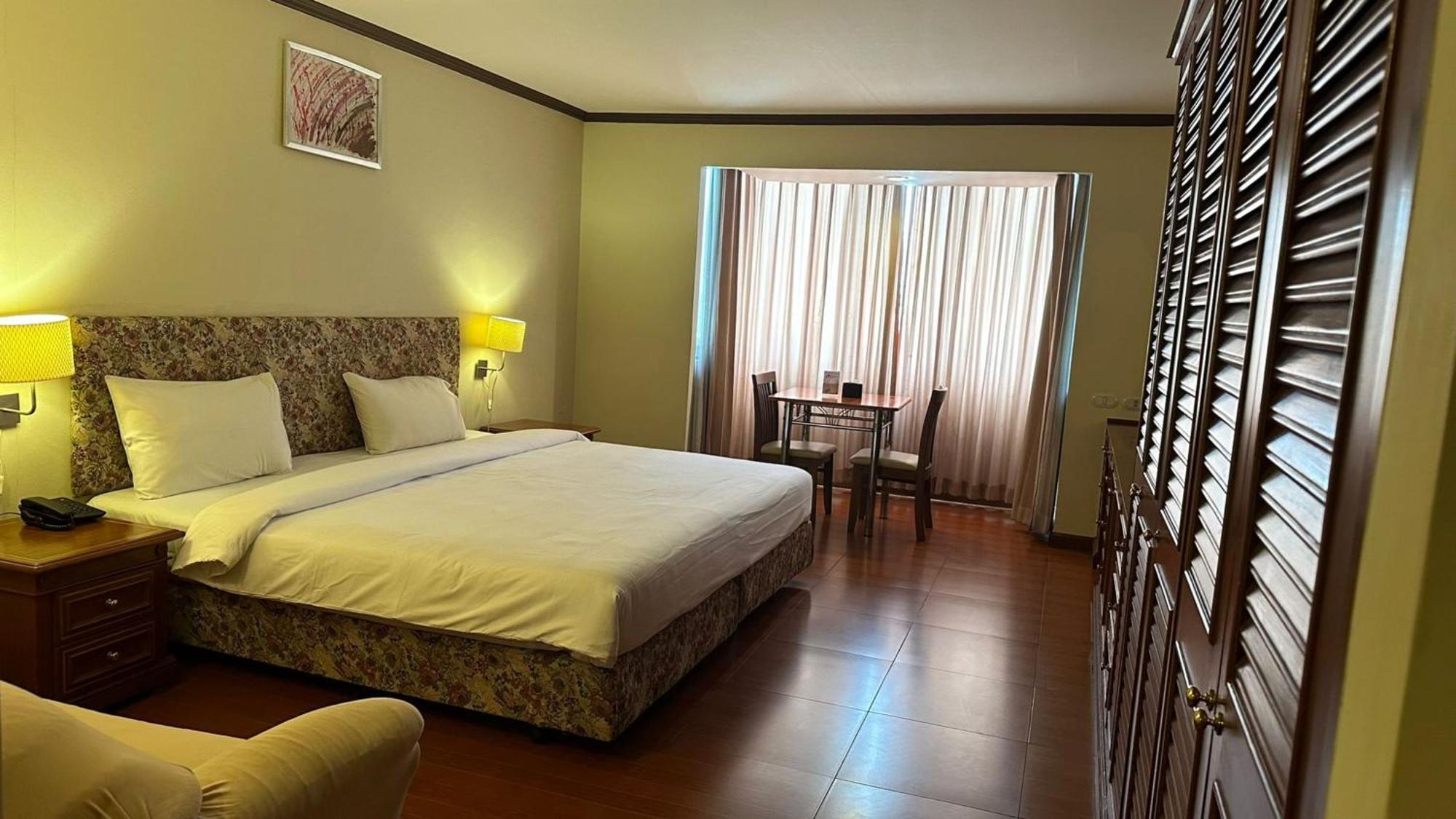 Omni Tower Sukhumvit Nana Direct Hotel Банкок Екстериор снимка