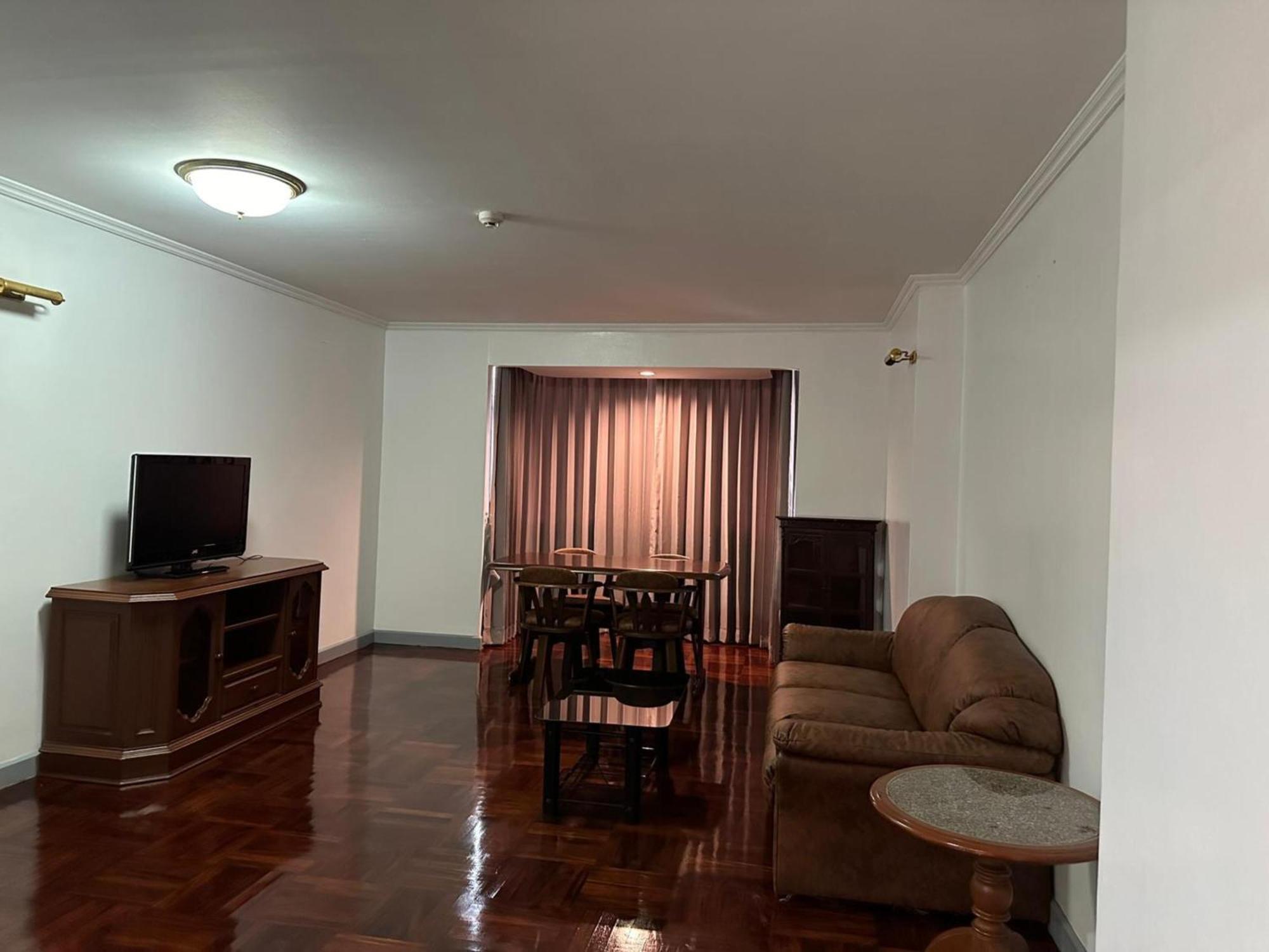 Omni Tower Sukhumvit Nana Direct Hotel Банкок Екстериор снимка