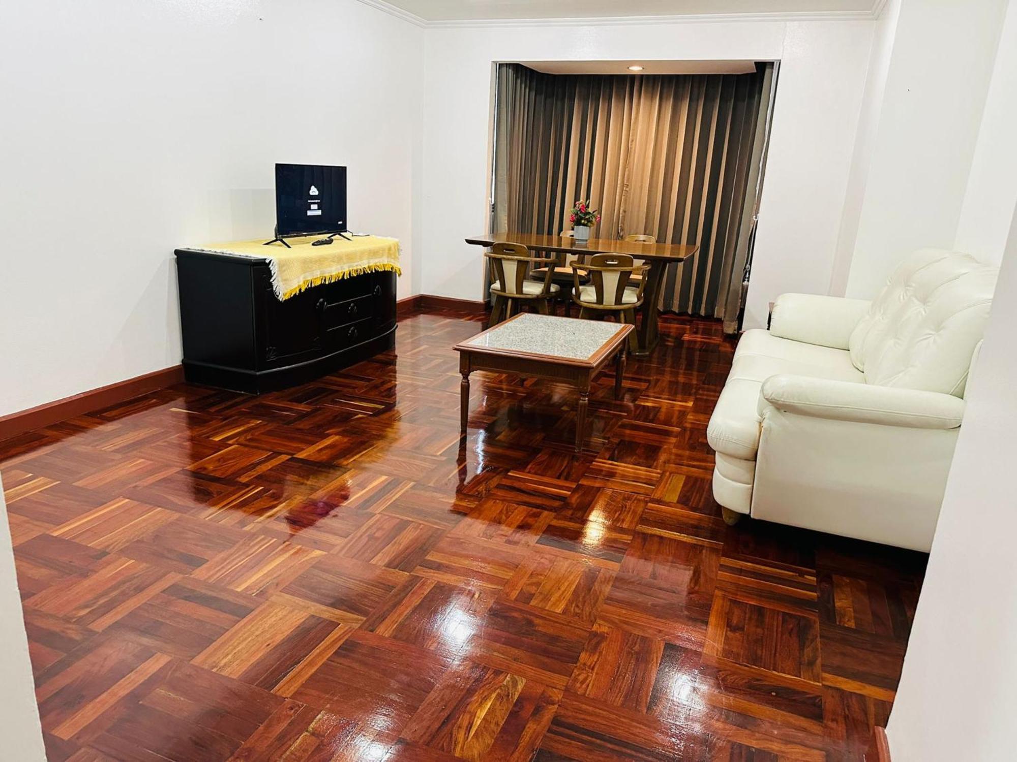 Omni Tower Sukhumvit Nana Direct Hotel Банкок Екстериор снимка