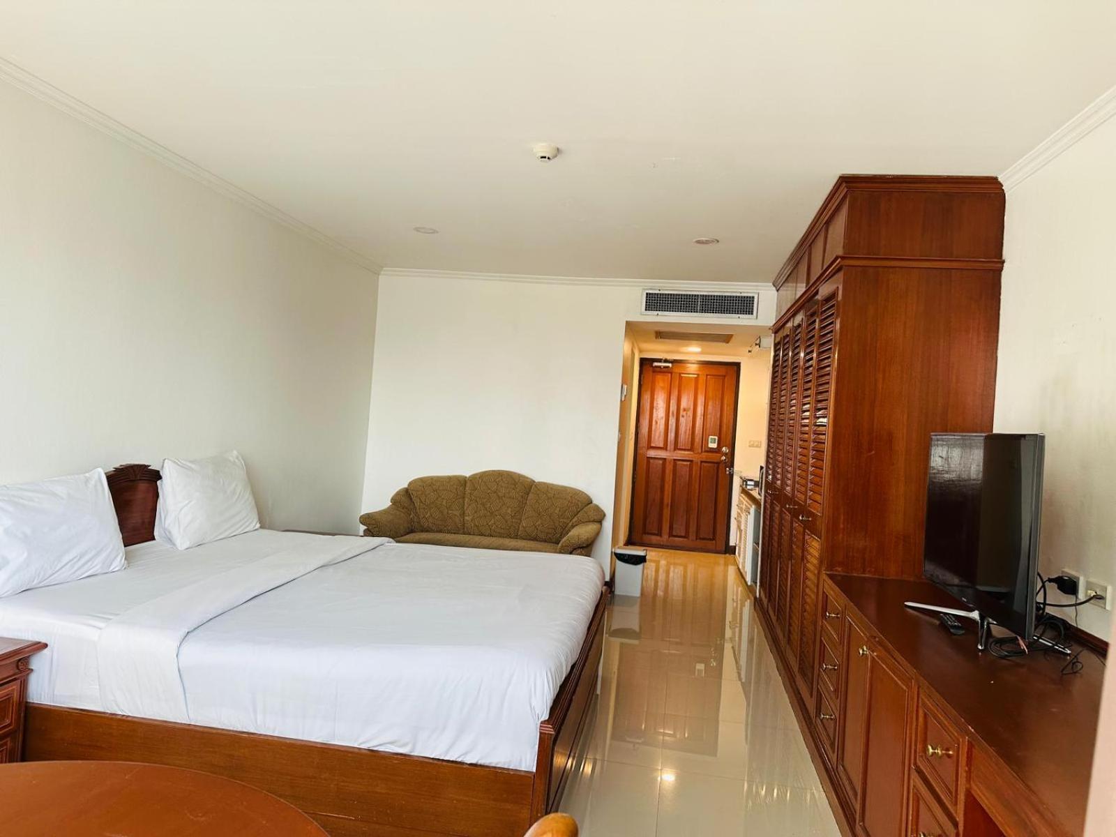 Omni Tower Sukhumvit Nana Direct Hotel Банкок Екстериор снимка