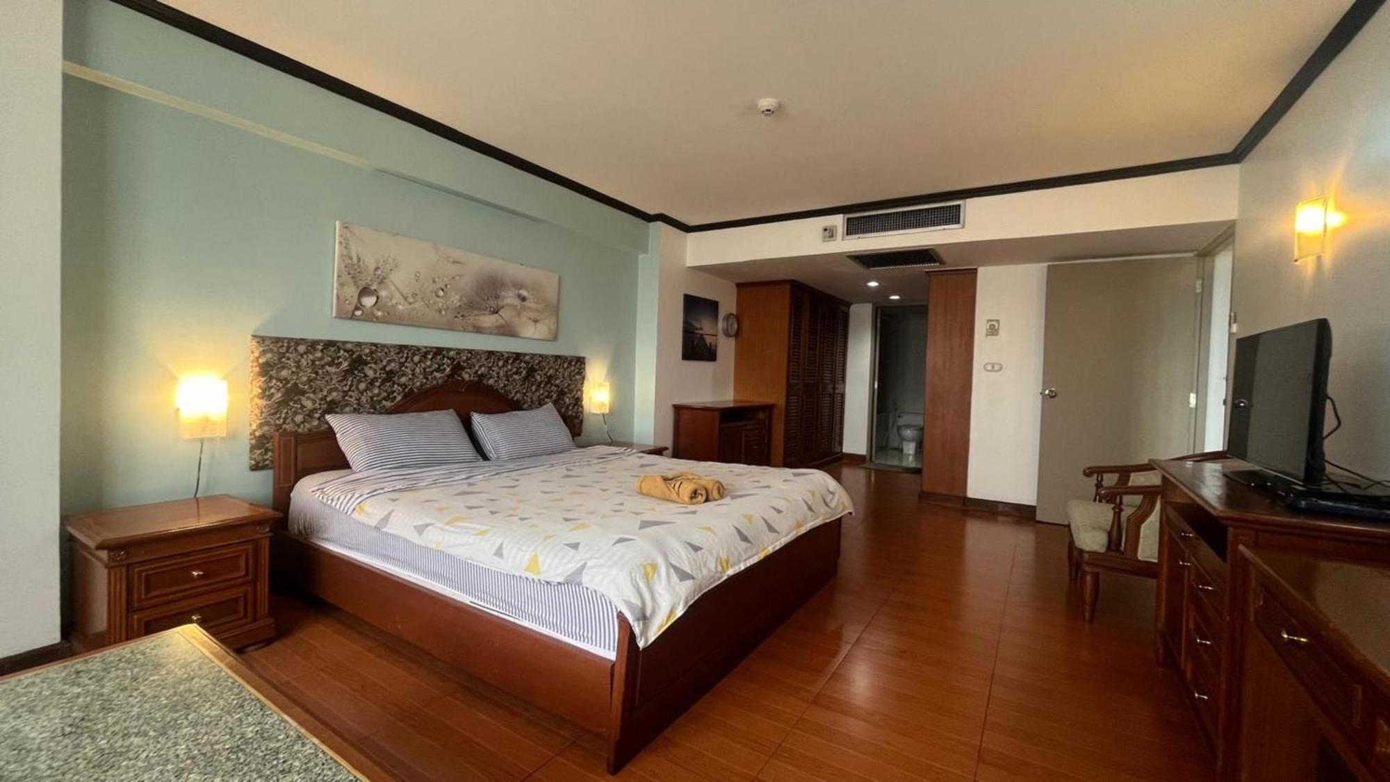 Omni Tower Sukhumvit Nana Direct Hotel Банкок Екстериор снимка