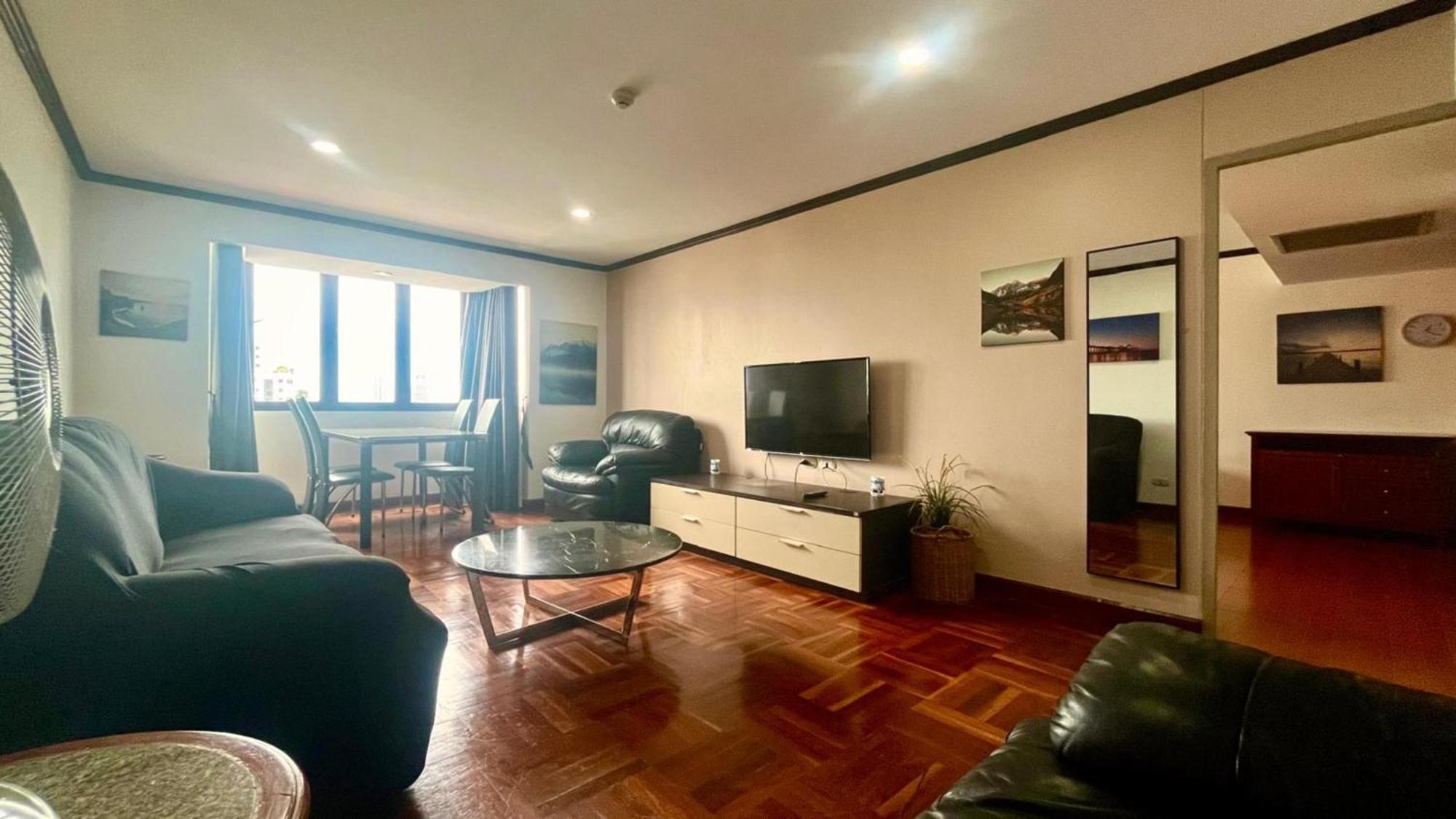 Omni Tower Sukhumvit Nana Direct Hotel Банкок Екстериор снимка